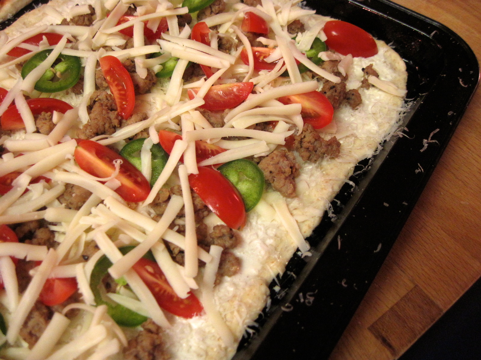 Cheesy Sausage, Jalapeño and Fresh Tomato Pizza