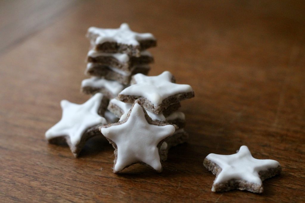 Zimtsterne {Cinnamon Stars} | Korena in the Kitchen