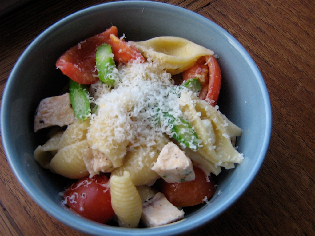 Pasta Shells with Chicken, Bocconcini, and Cherry&nbsp;Tomatoes