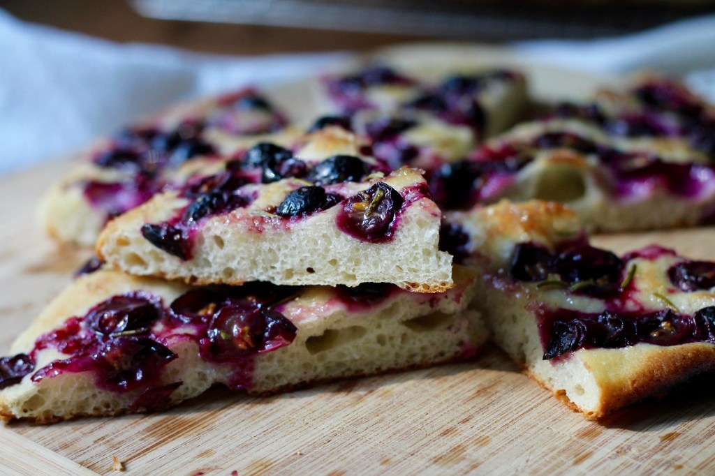 Focaccia with Grapes & Rosemary {Schiacciata con&nbsp;L’uva}