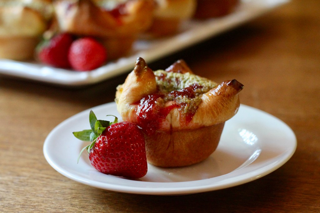 Pistachio, Rose & Strawberry&nbsp;Buns