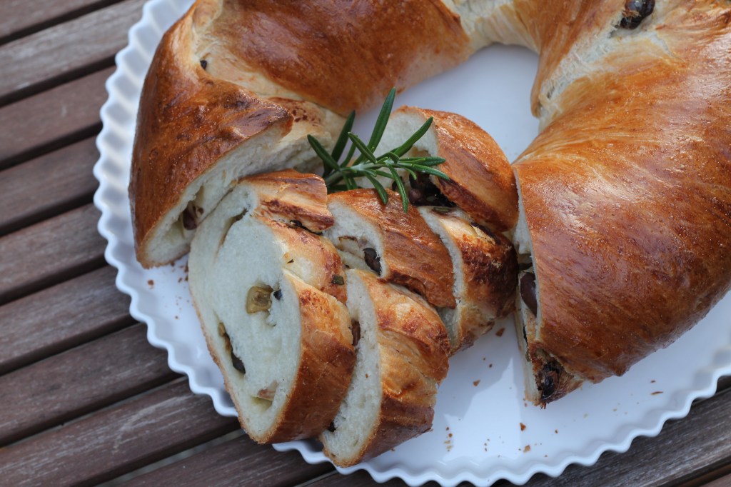 Olive, Rosemary & Parmesan Twist&nbsp;Bread